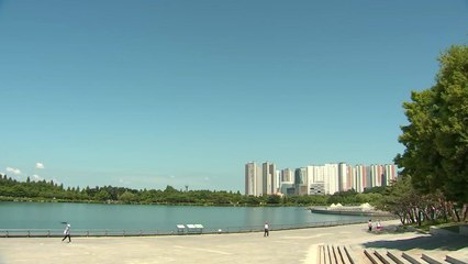 [날씨] 휴일 초여름 더위...오후 남부 곳곳 소나기 / YTN