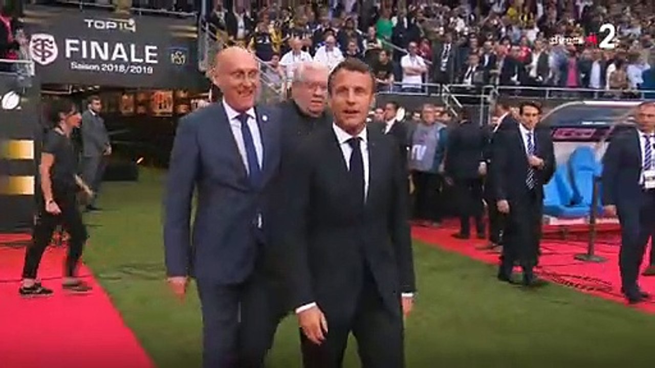 Sifflets hier soir lors de l'entrée sur la pelouse du Président de la République avant le coup d'envoi de la finale du Top 14