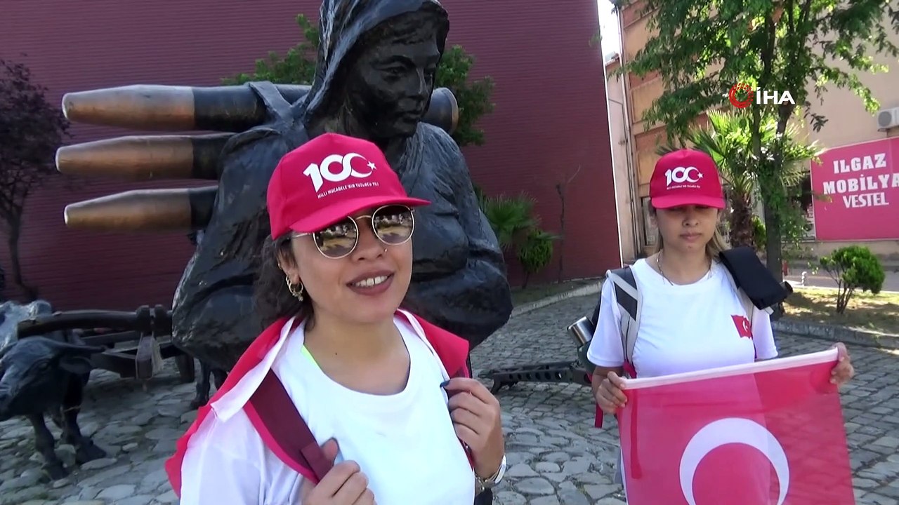 Yağmur altında Atatürk ve İstiklal Yolu Yürüyüşü devam ediyor...Yürüyüş havadan görüntülendi