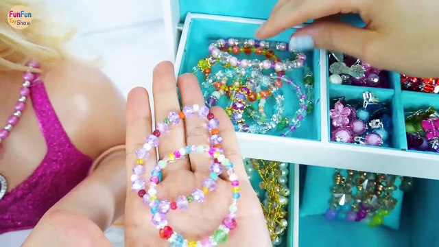 Giant Barbie Styling Head dolls Princess Makeover! raksasa boneka Barbie putri Gigante Princesa | Karla D.