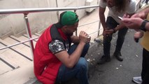 İstanbul'un göbeğinde dehşet! Sokakta yürüyen gencin suratına tiner attılar