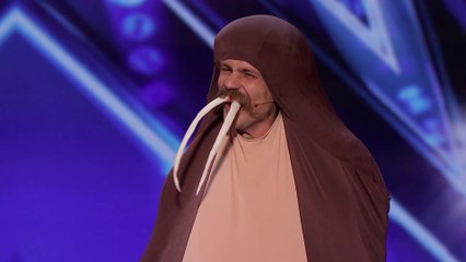 Judges were doubtful about Sethward Returns As A Walrus And Falls Off Stage !