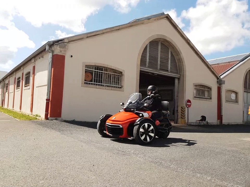 Toul : arrivée des motardspour la remise du chèque national de l'opération " une rose un espoir"