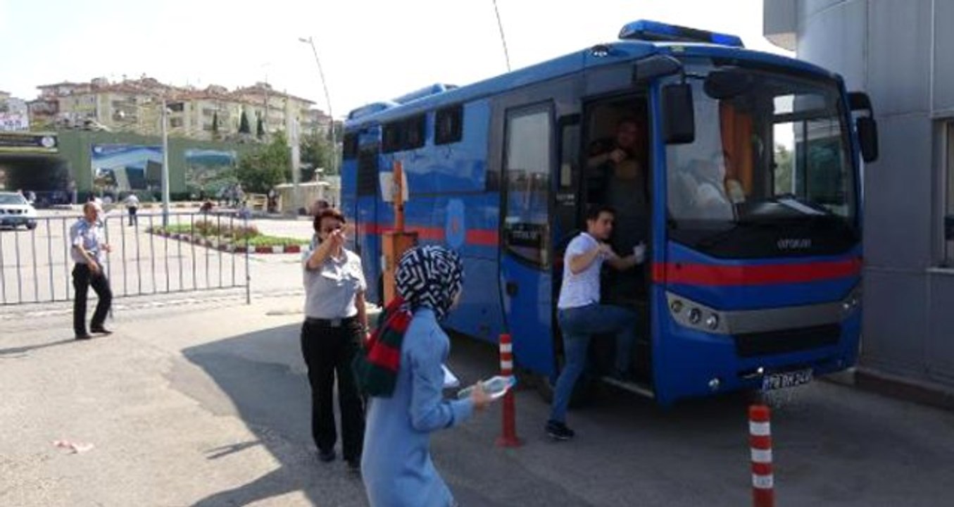 YKS'ye geç kalan adaylar cezaevi nakil aracı ve polis otosuyla sınava yetiştirildi