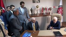MHP Genel Başkanı Devlet Bahçeli Karagümrük Spor Kulübü’nü ziyaret etti