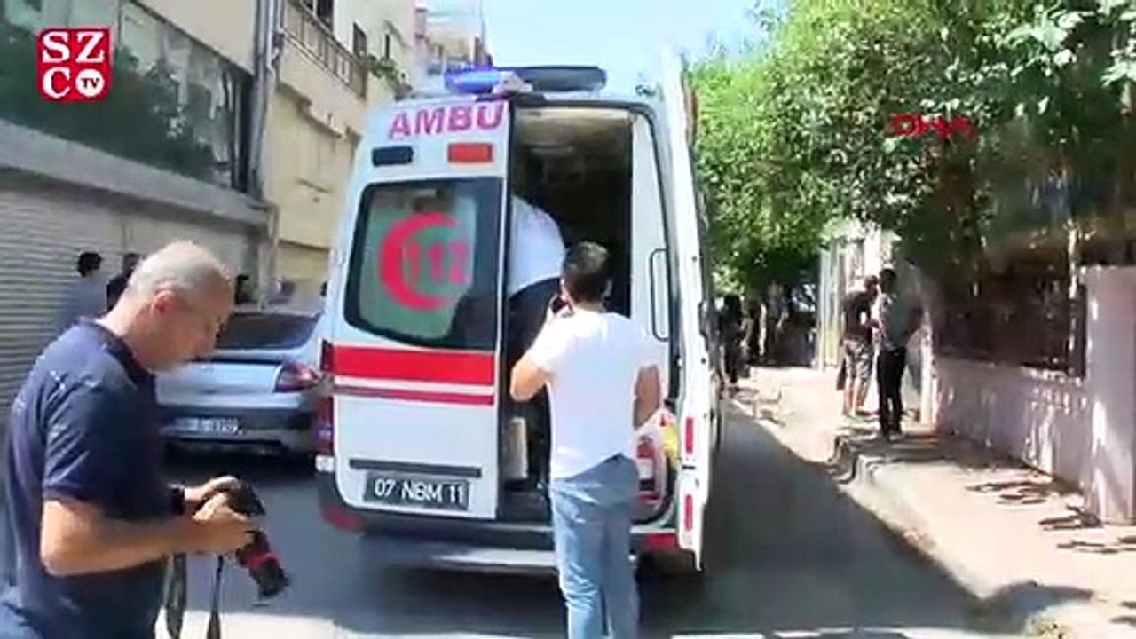 Babalar gününde babasına dehşeti yaşattı! Boğazına komando bıçağı sapladı