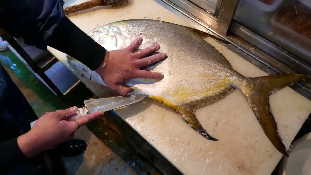 Japanese Street Food GIANT GOLDEN POMFRET Butterfish Sashimi Okinawa