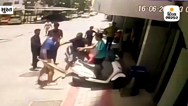 વેસુમાં ઇન્કમટેક્ષ ટેક્ષ અધિકારી દ્વારા ક્રિકેટ રમતા બે યુવકને માર મર્યો