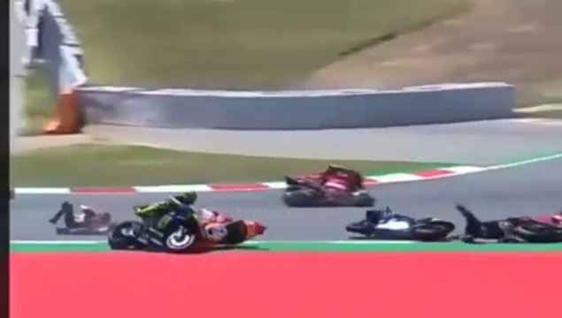 Moto GP - La caida de Jorge Lorenzo en Catalunya con Valentino Rossi, Maverick Vinales y Andrea Dovizioso