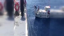 Arızalanan teknedeki 4 kişi kurtarıldı