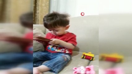 Ablasının küpesini yutan Minik Yağız babasının dikkatiyle hayata tutundu