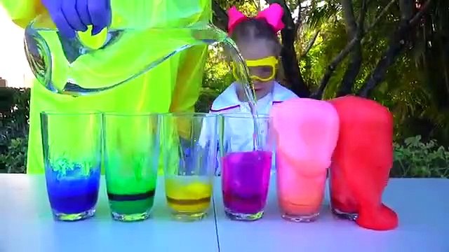 Настя собирается на вечеринкуNastya dressing up to party