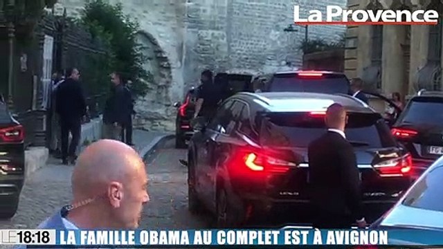 Vidéo : les Obama en visite au Palais des papes à Avignon, l'ex-président salue la foule