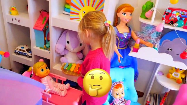 Stacy papa et jouer à faire semblant, à la drôle de maison