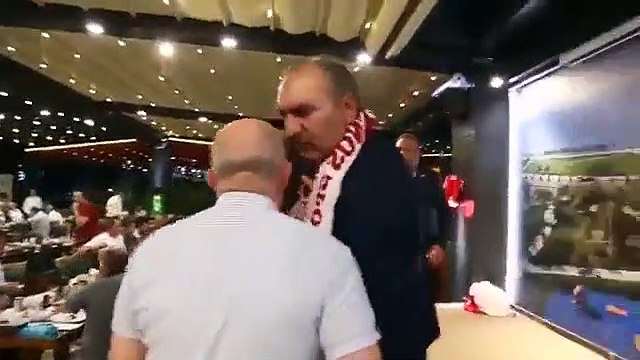AKP'li Meclis Üyesi Yemeği ben verdim dedi, Kadıköy Belediye Başkanını konuşturmadı!