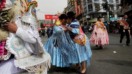 Βολιβία: Πολύχρωμη παρέλαση για τον...Ιησού!