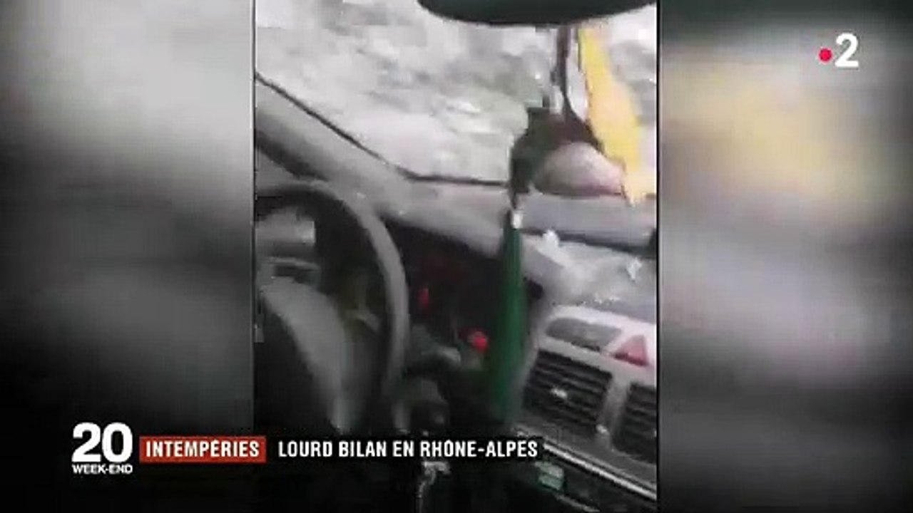 Les images chocs des intempéries de ce week-end avec cet automobiliste pris au piège dans sa voiture dont le pare-brise éclate
