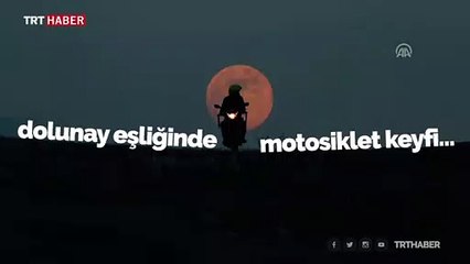 Dolunay ışığında motosiklet sürdüler