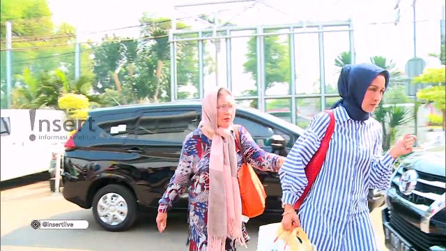 INSERT - Tak Banyak Bicara, El dan Dul Jenguk Sang Ayah di Rutan Cipinang