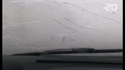 Drôme: Un automobiliste filme son pare-brise en pleine averse de grêle