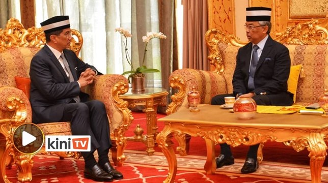 Agong perkenan terima Azmin menghadap di Istana Negara