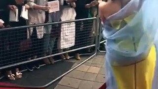 Hania Amir Take Selfie WIth Fans In Toronto  Red Carpet  Hum Awards