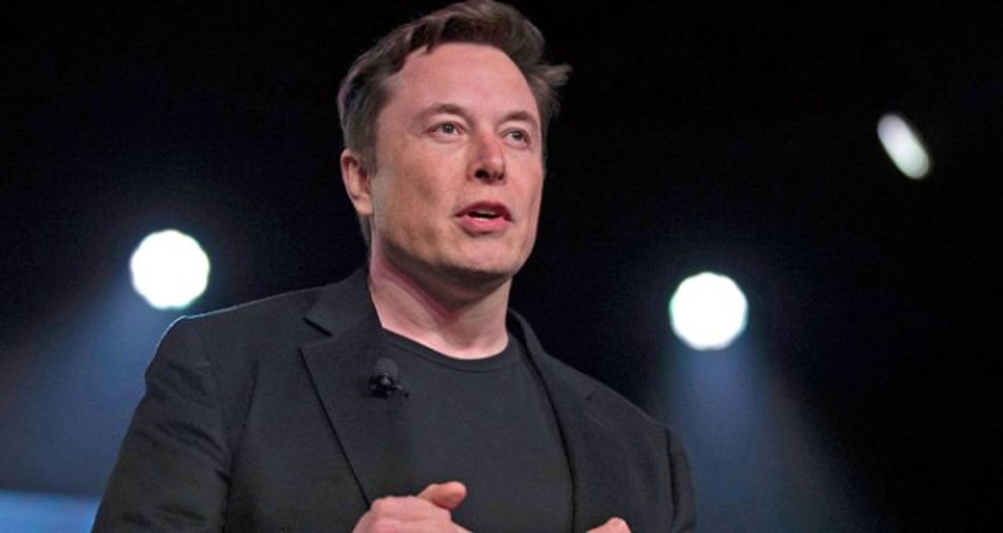 Elon Musk tepkiler sonrası hesabını kapattı