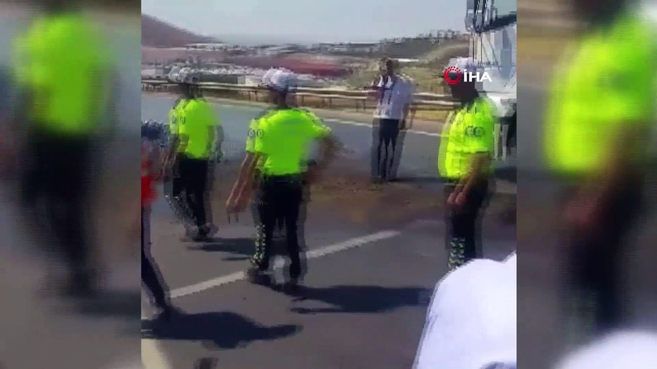 Tırdan dökülen yağ kazaya neden oldu: 3 yaralı
