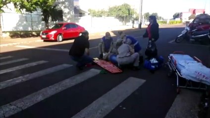 Idosa é atropelada por carro na Rua Universitária
