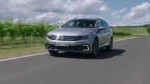 2019 Volkswagen Passat Estate GTE Driving Video