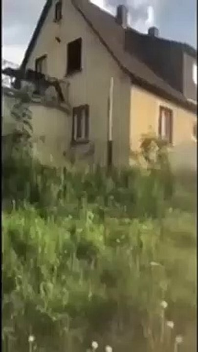 Drachenlord Besuch Scheibe wird eingeschmissen