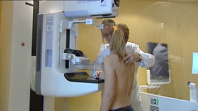 Un oncólogo muestra en Twitter el fatal error de tratar un cáncer de mama con medicina alternativa