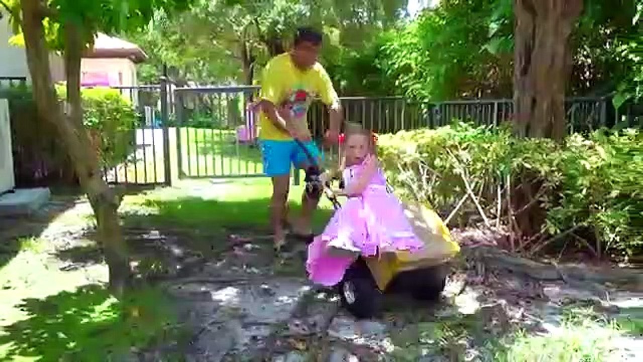 Настя и огромный шарNastya plays with a huge ball - house