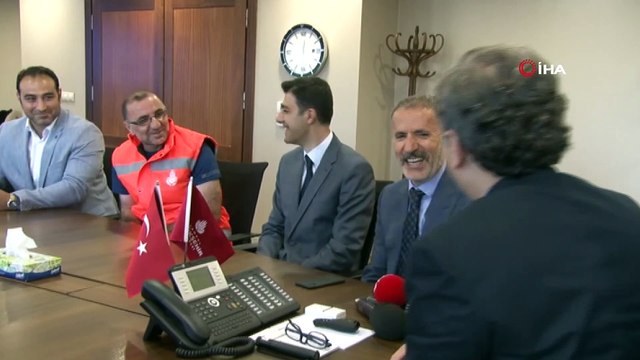 Yavru kediyi suni teneffüs ile kurtaran yol bakım işçisine İBB’den ödül