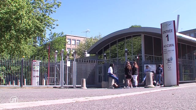 Bac 2019 : les lycéens planchent, les professeurs font grève
