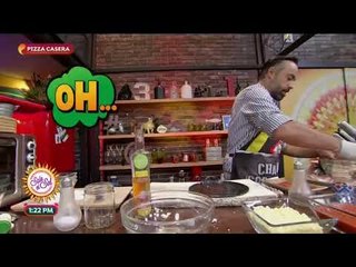 Cocina de solteros: ¡Charlie prepara una rica pizza casera! | Sale el Sol