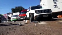 Batida entre Jeep e Corolla deixa pessoa ferida na Rua Santa Catarina, em Cascavel