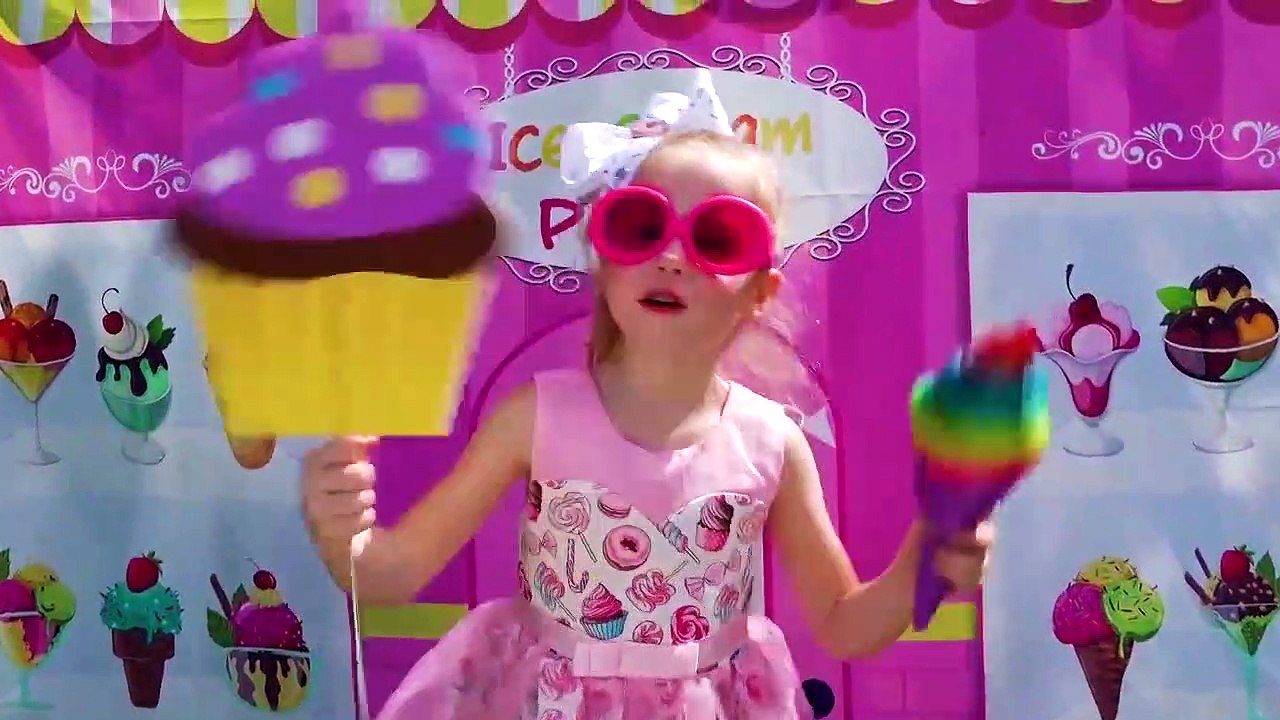 Stacy joue un magasin de crème glacée