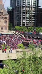 Toronto'da şampiyonluk kutlamaları sırasında kalabalığa ateş açıldı