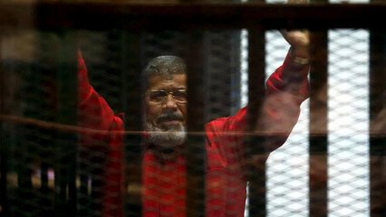 Nach fast 6 Jahren Haft: Mursi bricht vor Gericht zusammen und stirbt