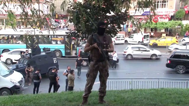 Kağıthane'de trafik ışıklarında lüks cipe silahlı saldırı: 2’si ağır 4 yaralı