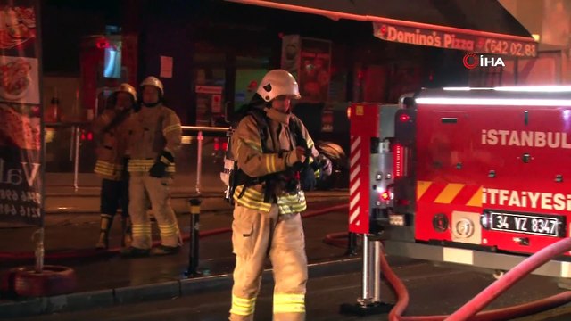 3 katlı bir iş merkezinin çatısında yangın çıktı