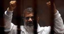 Devrik lider Muhammed Mursi'nin cenazesi defnedildi