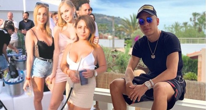 Emre Mor, Ibiza'da kızlarla sabaha kadar eğlendi