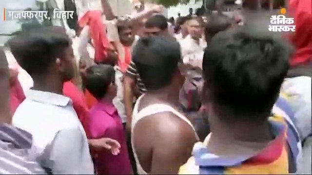 नीतीश मस्तिष्क ज्वर से पीड़ित बच्चों का हाल जानने पहुंचे, लोगों ने मुख्यमंत्री वापस जाओ के नारे लगाए