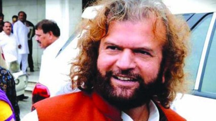 Hans Raj Hans जब शपथ के दौरान भूले अपना नाम लेना, देखिए फिर क्या हुआ | वनइंडिया हिंदी