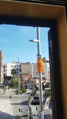 El alcalde socialista del pueblo de Junqueras ordena retirar los símbolos separatistas de los espacios públicos