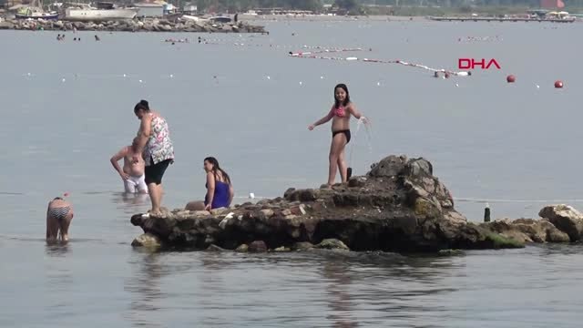 BALIKESİR Denizdeki kayalıktan kaynayan tatlı su ilgi çekiyor