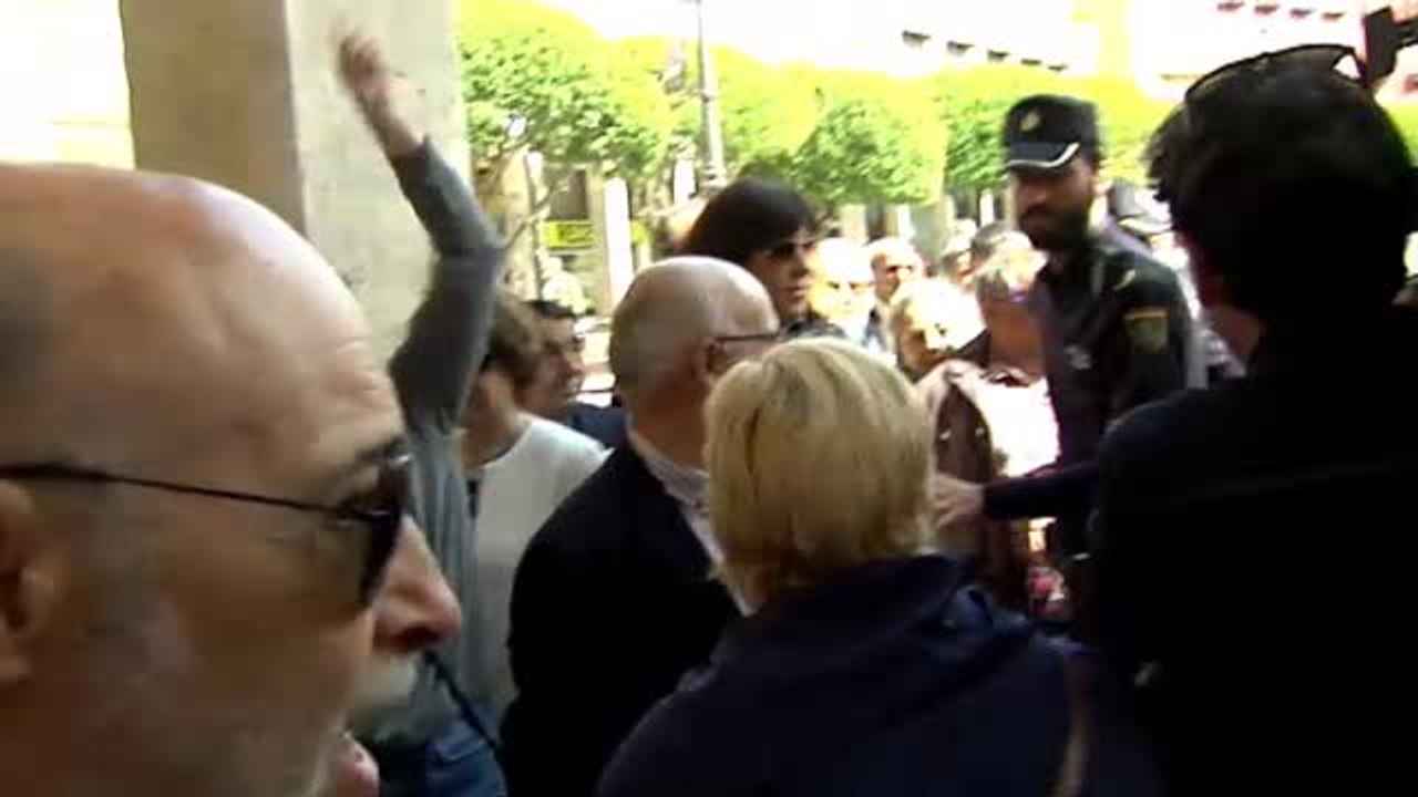 Muchos ciudadanos rechazan los pactos que impiden gobernar en los ayuntamientos al candidato más votado