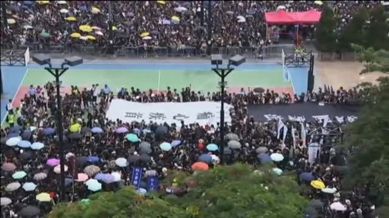 Miles de hongkoneses exigen en la calle desterrar el proyecto de ley de extradición